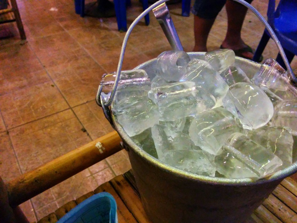 タイのビールにつきものの氷。騙されたと思ってためしてみて