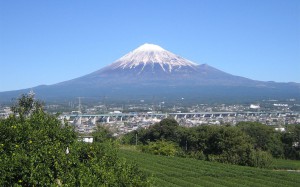 出典：http://ja.wikipedia.org/wiki/富士山#mediaviewer/ファイル:MtFuji_FujiCity.jpg