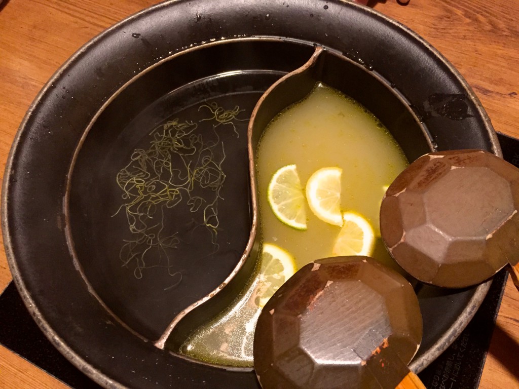 レモンと昆布。2種類のスープ色のコントラストが良い