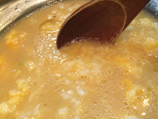 混ぜ混ぜ。まずはこのまま。 出汁スープと卵の絡み具合が最高！