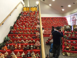 階段を使った文字通りの段飾り