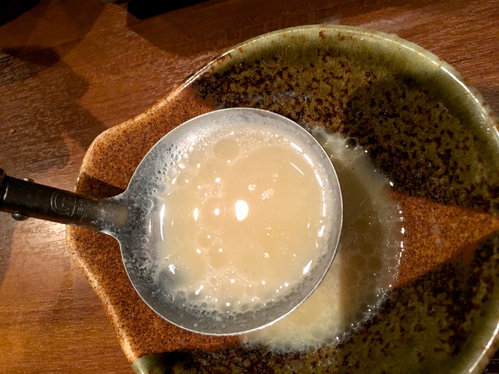キャベツの甘味ともつの脂が溶け出たスープもまた美味しい